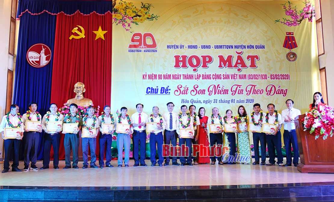 “Sắt son niềm tin theo Đảng” “Sắt son niềm tin theo Đảng”