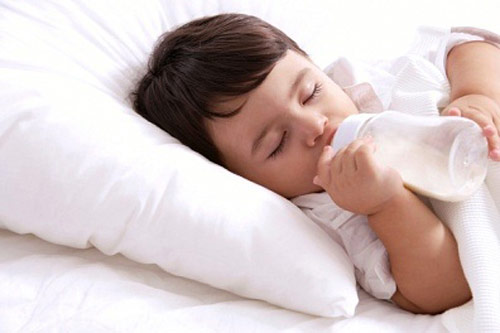 Uống sữa đêm hại răng miệng Uống sữa đêm hại răng miệng