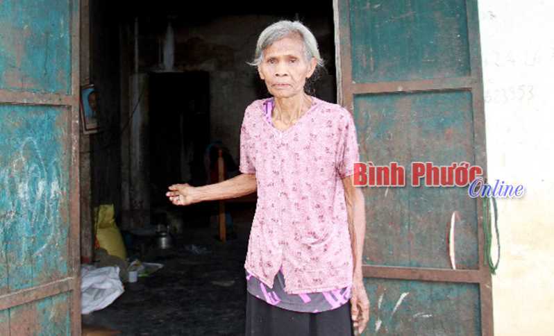 Bà Thị Khoang mong được giúp đỡ Bà Thị Khoang mong được giúp đỡ