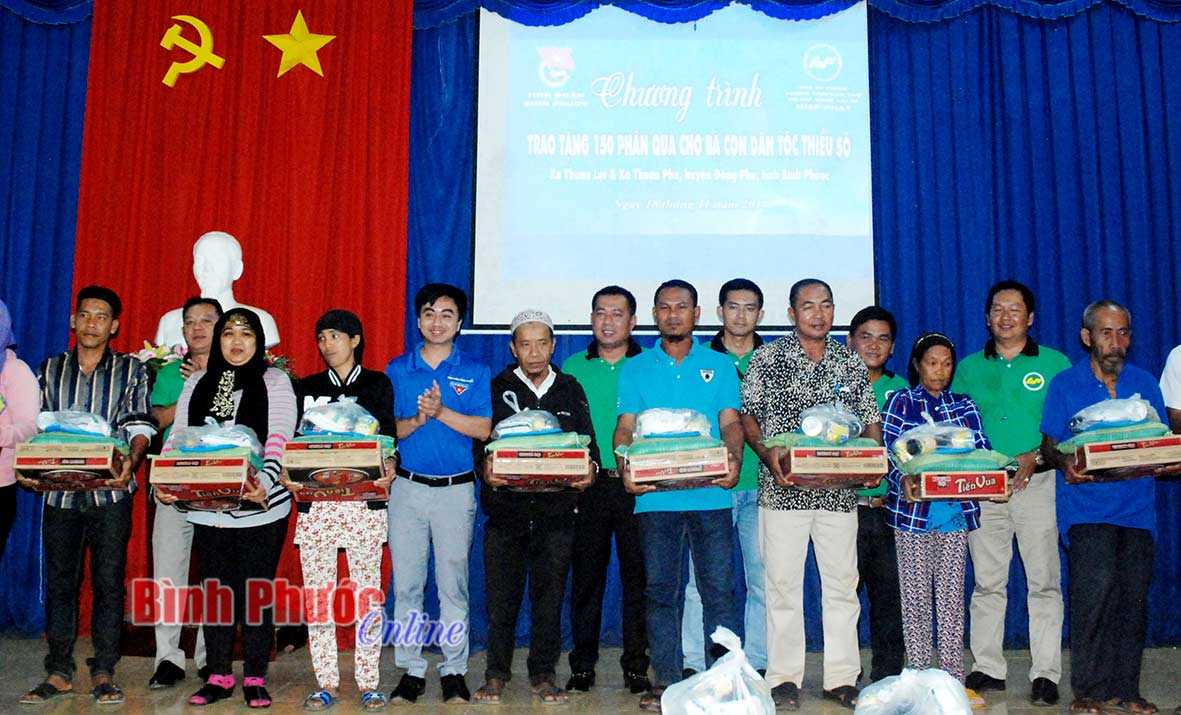 12 nhà đại đoàn kết tặng hộ khó khăn về nhà ở xã Long Tân 12 nhà đại đoàn kết tặng hộ khó khăn về nhà ở xã Long Tân