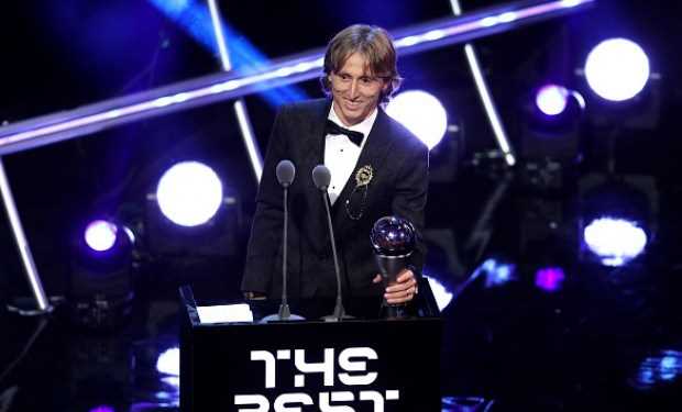 Luka Modric đoạt danh hiệu cầu thủ xuất sắc nhất năm của FIFA