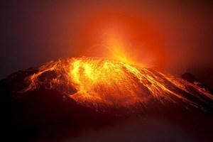 Núi lửa Tungurahua phun trào, dân Ecuador sơ tán