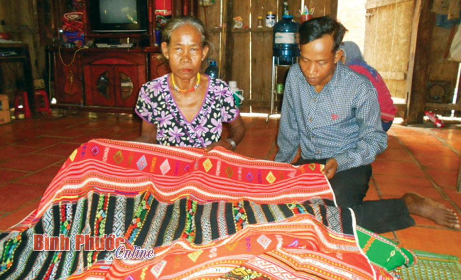 Mong giữ được nghề dệt thổ cẩm cho mai sau