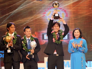 Minh Phương và Kim Hồng đoạt Quả bóng Vàng 2010 Minh Phương và Kim Hồng đoạt Quả bóng Vàng 2010