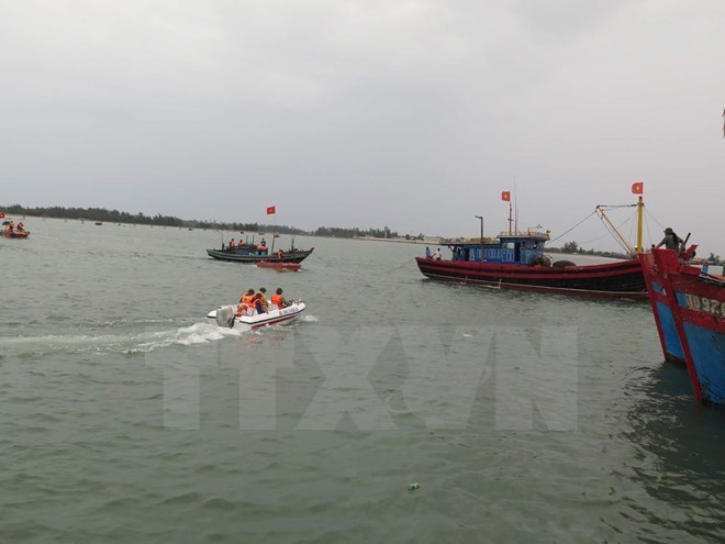 Ngư dân Việt Nam cứu năm đồng nghiệp Malaysia mắc nạn trên biển Ngư dân Việt Nam cứu năm đồng nghiệp Malaysia mắc nạn trên biển