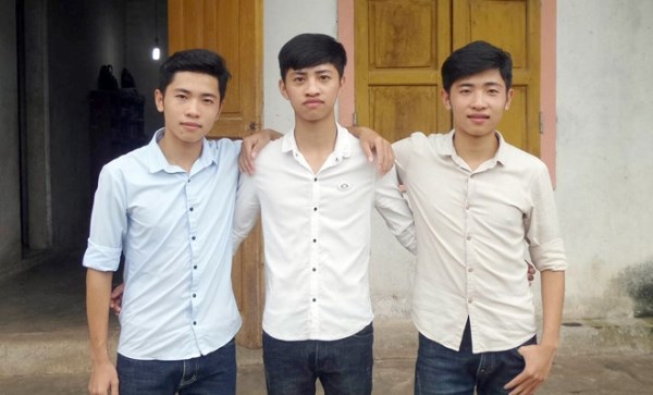 Anh em sinh ba cùng đỗ một trường quân đội
