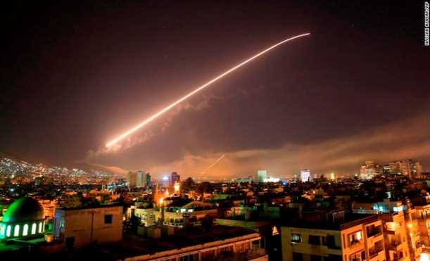 [Video] Lực lượng phòng không Syria đánh trả tên lửa của liên quân