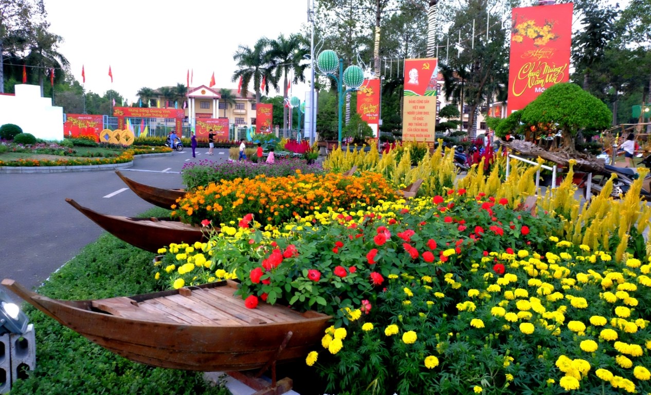 Đường hoa: Đồng Xoài - Mùa xuân tương lai Đường hoa: Đồng Xoài - Mùa xuân tương lai