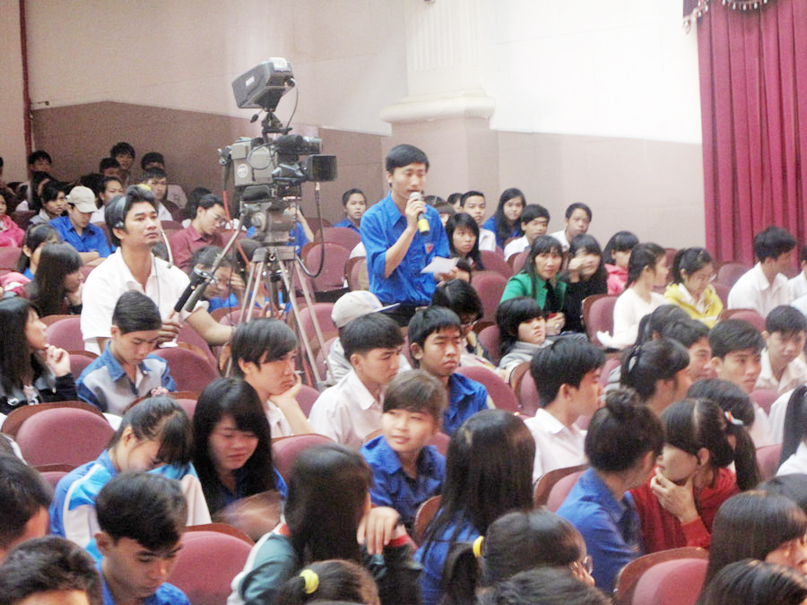 Trên 1.500 học sinh được tư vấn mùa thi năm 2014 Trên 1.500 học sinh được tư vấn mùa thi năm 2014