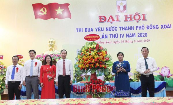 Phụng sự nhân dân để dẫn đầu Phụng sự nhân dân để dẫn đầu
