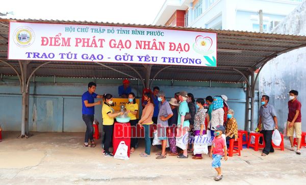 Phát động tháng nhân đạo “Chung tay vì sức khỏe cộng đồng” Phát động tháng nhân đạo “Chung tay vì sức khỏe cộng đồng”