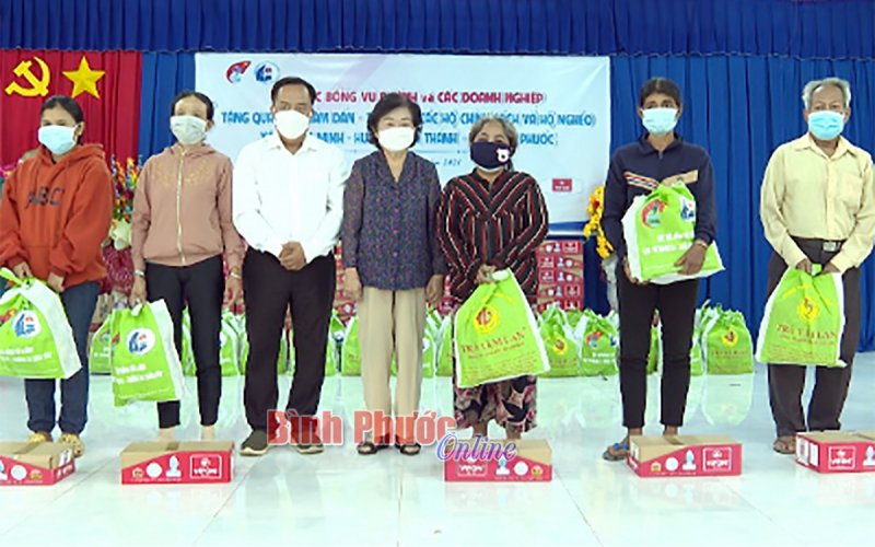 200 phần quà tết tặng hộ nghèo, dân tộc thiểu số