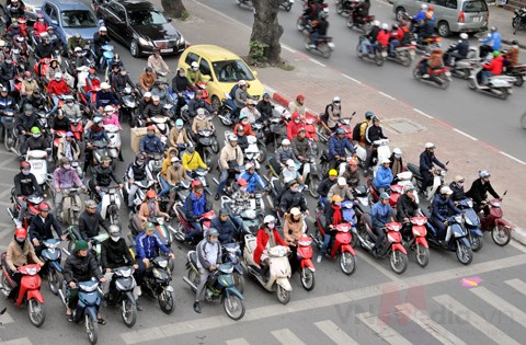 Thực hiện khai, nộp phí đối với xe mô tô