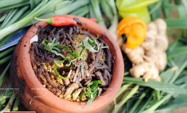 Cách chế biến món rươi kho lạ miệng của vùng đất Tứ Kỳ