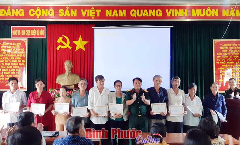 Bù Đăng: Chi trả chế độ cho 283 đối tượng theo Quyết định 62, 49 Bù Đăng: Chi trả chế độ cho 283 đối tượng theo Quyết định 62, 49