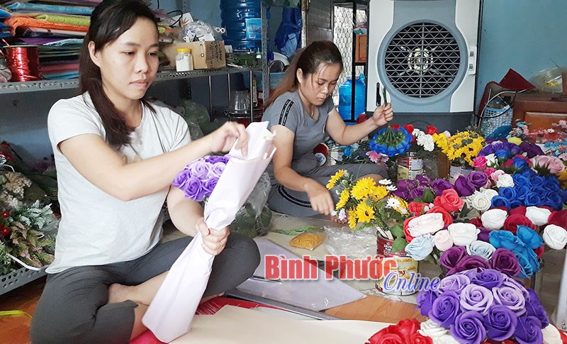 Hoa giấy “handmade” vào mùa