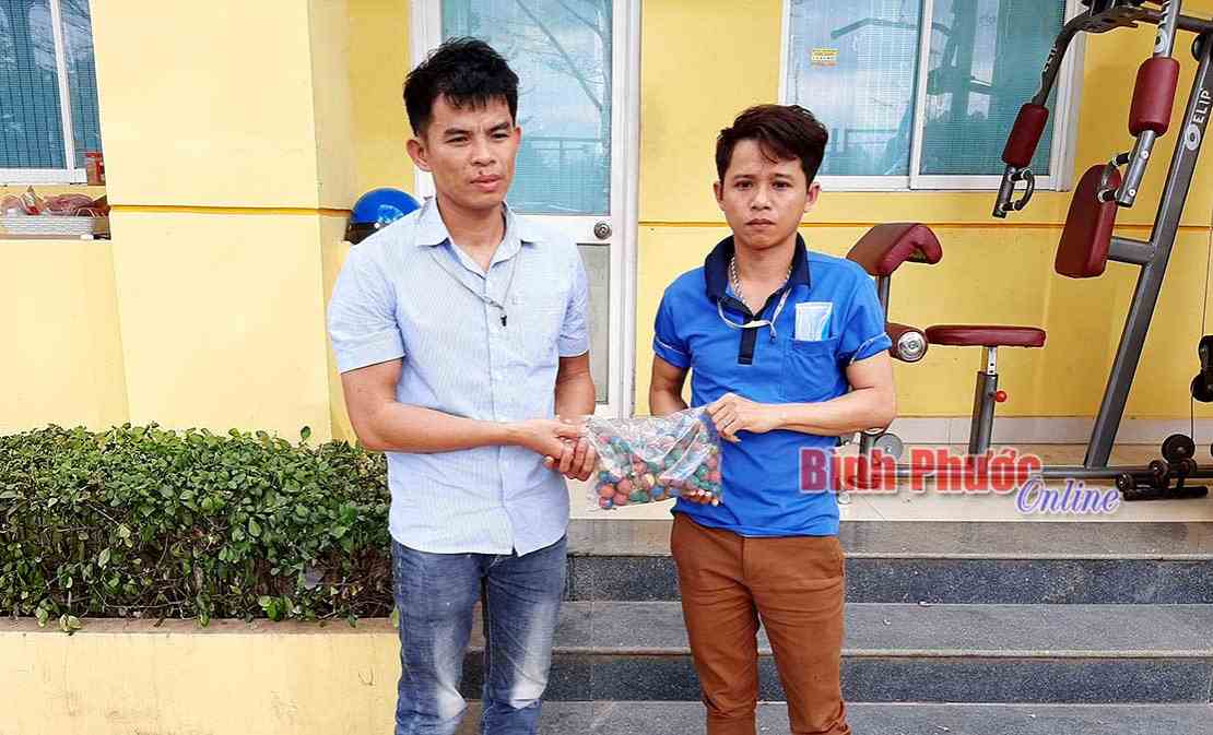 Bắt 3 vụ mua, bán pháo trái phép