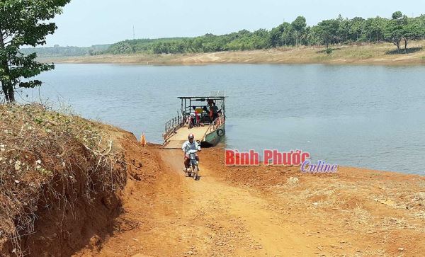“Dí dầu” những bến đò ngang