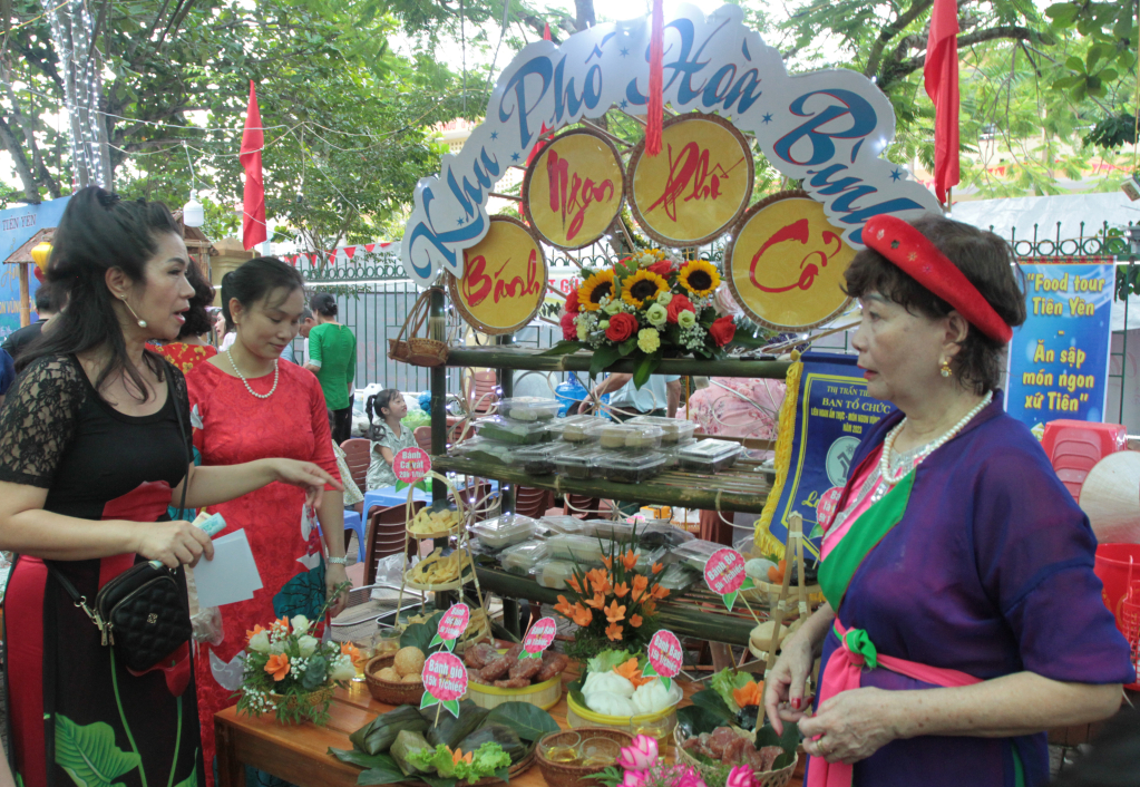 2118961_nhieu_mon_an_dan_gia_duoc_gioi_thieu_den_du_khach_06041327.jpg