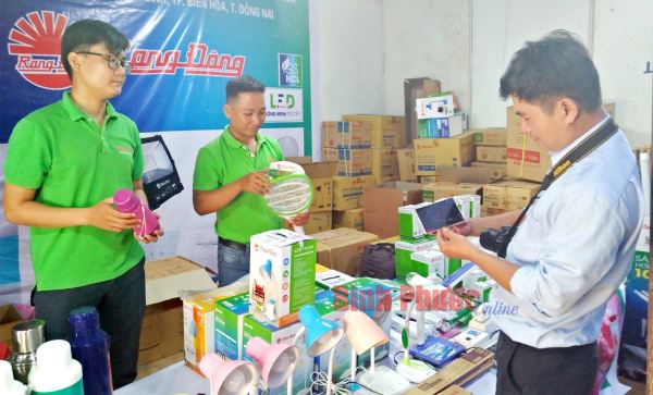 33 gian hàng tham gia phiên chợ đưa hàng Việt về biên giới Bù Gia Mập 33 gian hàng tham gia phiên chợ đưa hàng Việt về biên giới Bù Gia Mập