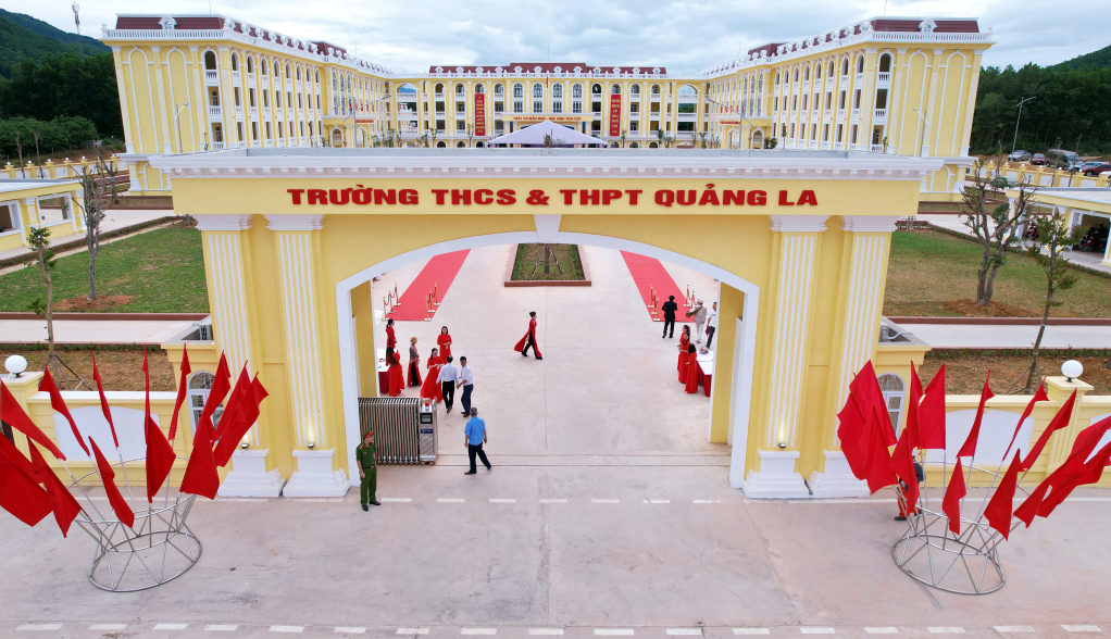 2139925_toan_canh_truong_thcs_thpt_quang_la_tp_ha_long_09551022.jpg
