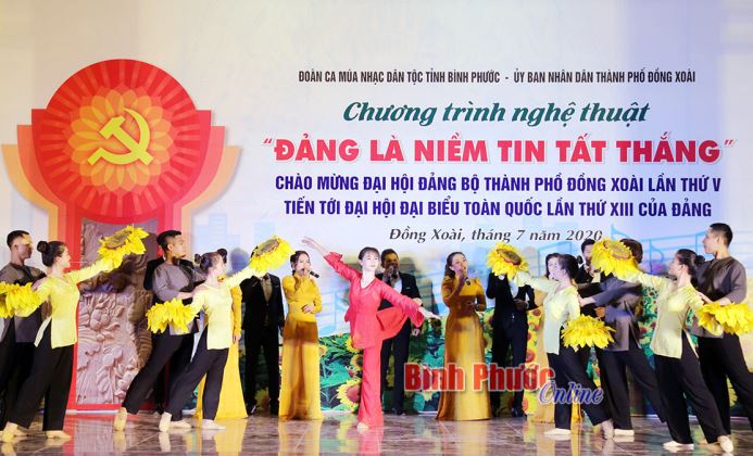 Biểu diễn nghệ thuật Đảng là niềm tin tất thắng Biểu diễn nghệ thuật Đảng là niềm tin tất thắng