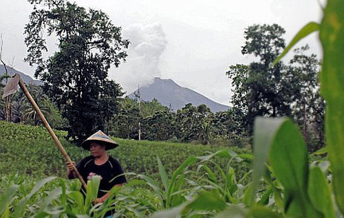 Núi lửa phun trào ở Indonesia Núi lửa phun trào ở Indonesia