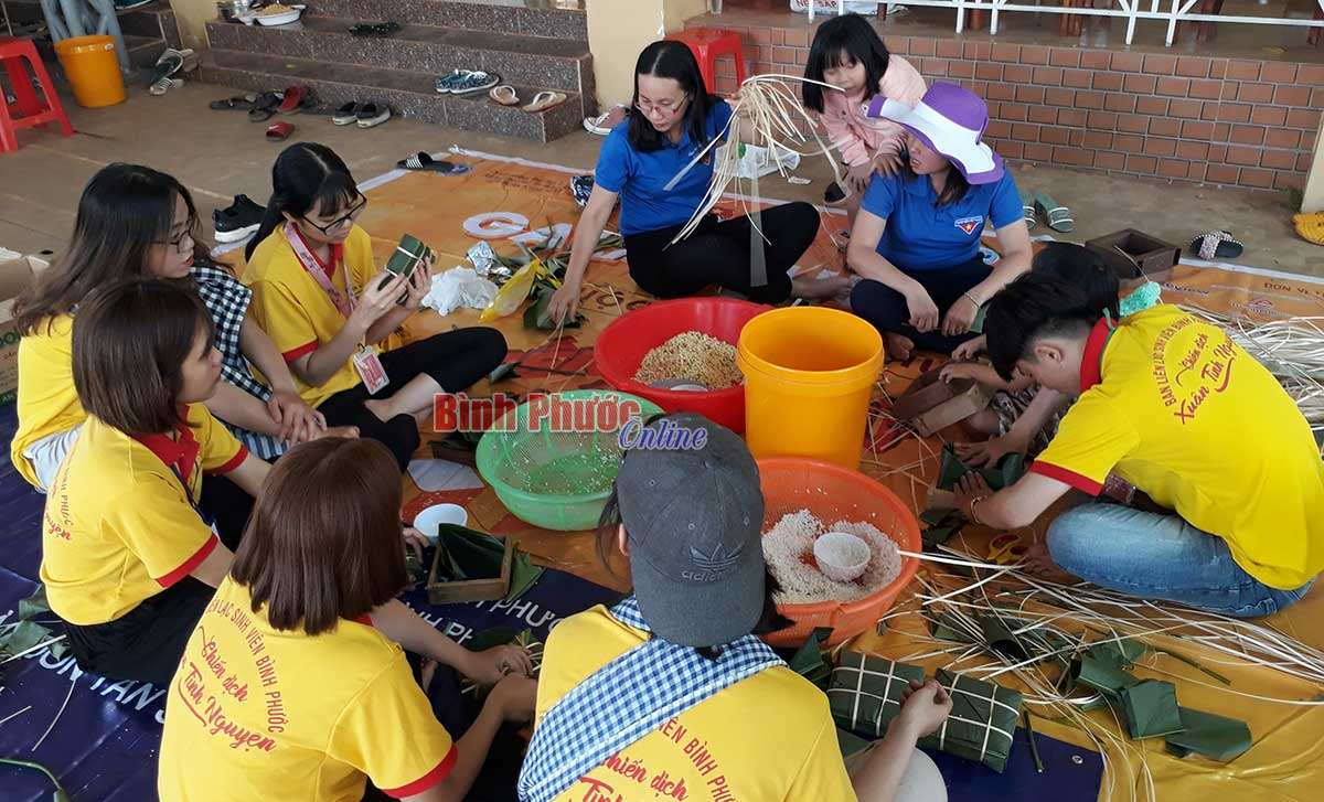 Văn nghệ gây quỹ tiếp bước cho em đến trường Văn nghệ gây quỹ tiếp bước cho em đến trường