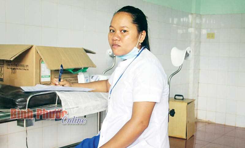 Chị Điểu Thị Huỳnh trăn trở về chăm sóc sức khỏe sinh sản vùng DTTS Chị Điểu Thị Huỳnh trăn trở về chăm sóc sức khỏe sinh sản vùng DTTS
