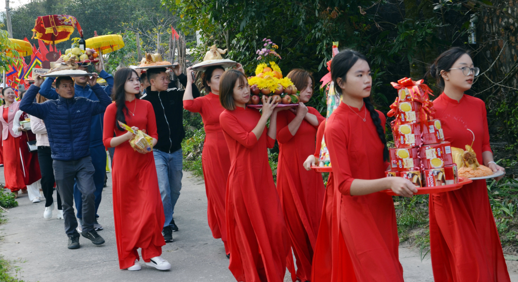 2184615_viec_ruoc_than_khong_the_thieu_duoc_nhung_le_vat_03474923.jpg