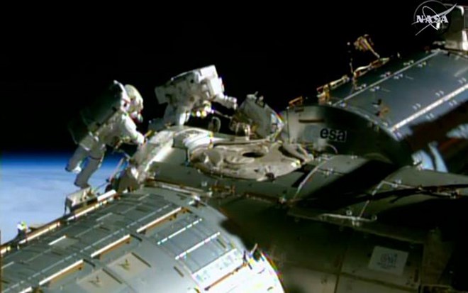 Các phi hành gia ISS hoàn tất chuyến ra ngoài khoảng không thứ 185 Các phi hành gia ISS hoàn tất chuyến ra ngoài khoảng không thứ 185