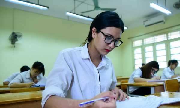 Thi THPT quốc gia 2017: Đình chỉ thi 37 thí sinh sau buổi thi đầu Thi THPT quốc gia 2017: Đình chỉ thi 37 thí sinh sau buổi thi đầu
