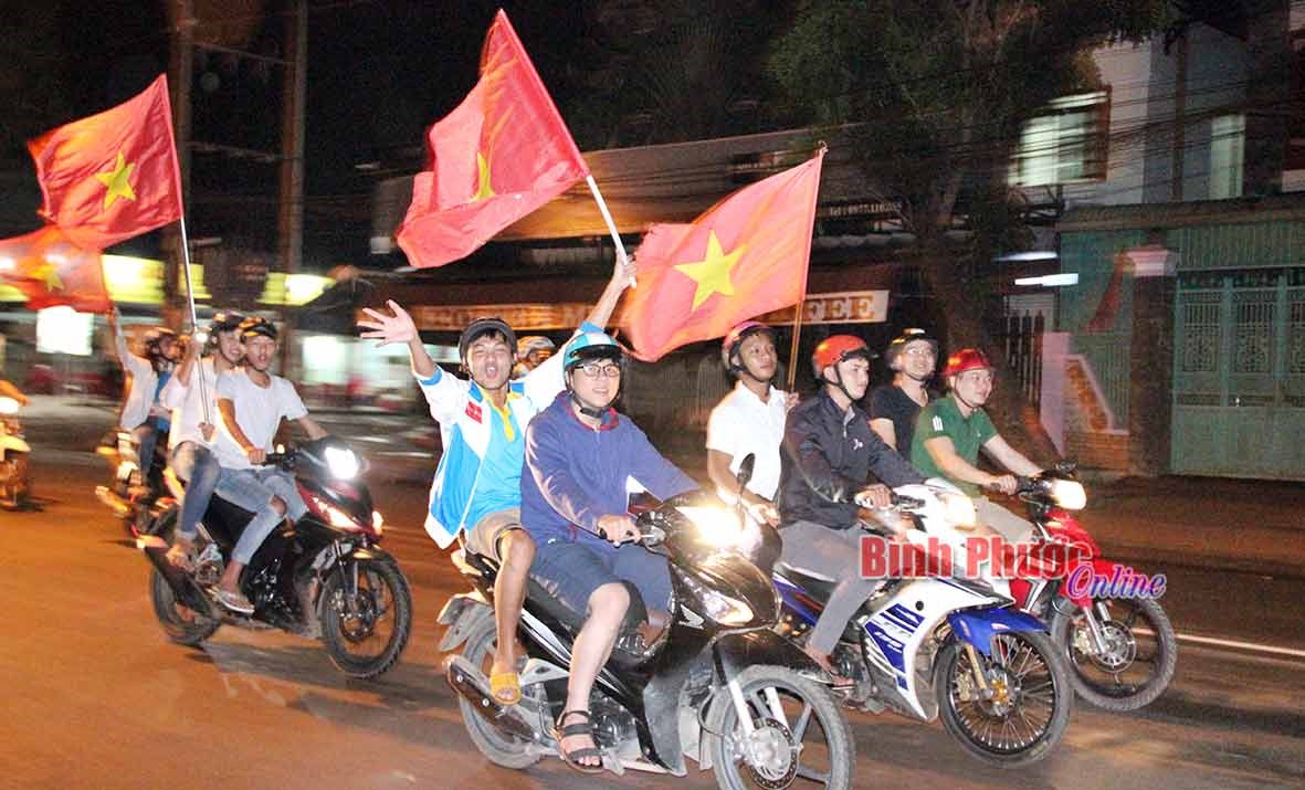CĐV Bình Phước ra đường mừng U23 vào bán kết CĐV Bình Phước ra đường mừng U23 vào bán kết
