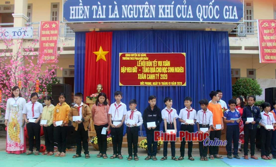 Trường THCS Phan Bội Châu đón tết vui xuân Trường THCS Phan Bội Châu đón tết vui xuân