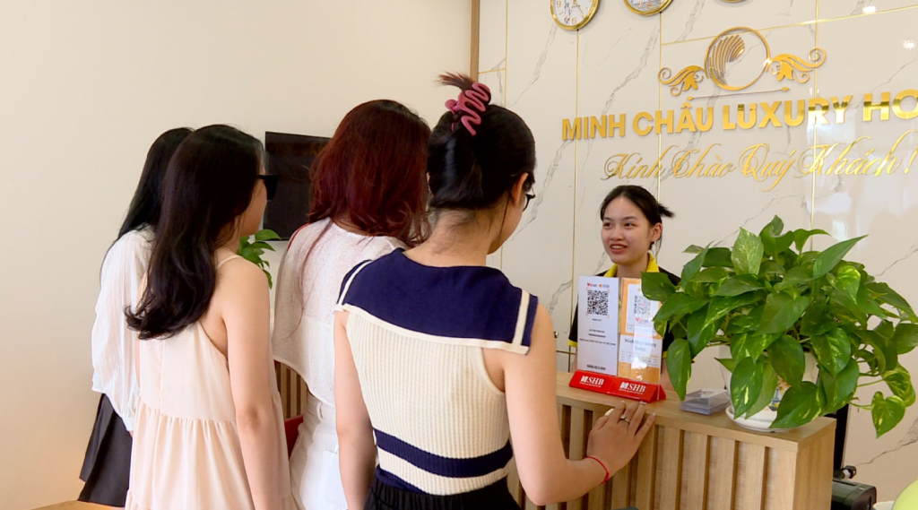 2217333_ks_minh_chau_14375627.jpg