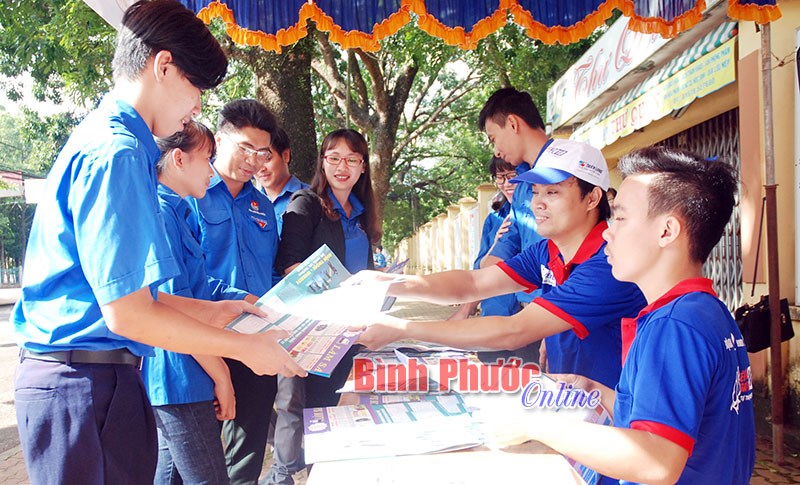 Ra quân tiếp sức mùa thi và chiến dịch hè tình nguyện Ra quân tiếp sức mùa thi và chiến dịch hè tình nguyện