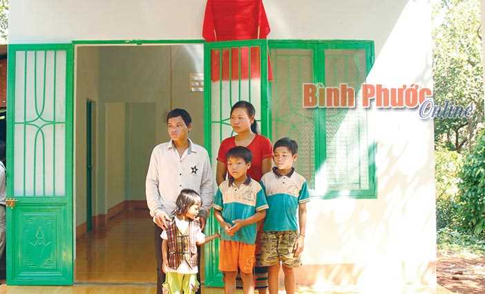Gia đình anh Điểu Hùng được hỗ trợ xây nhà đại đoàn kết Gia đình anh Điểu Hùng được hỗ trợ xây nhà đại đoàn kết
