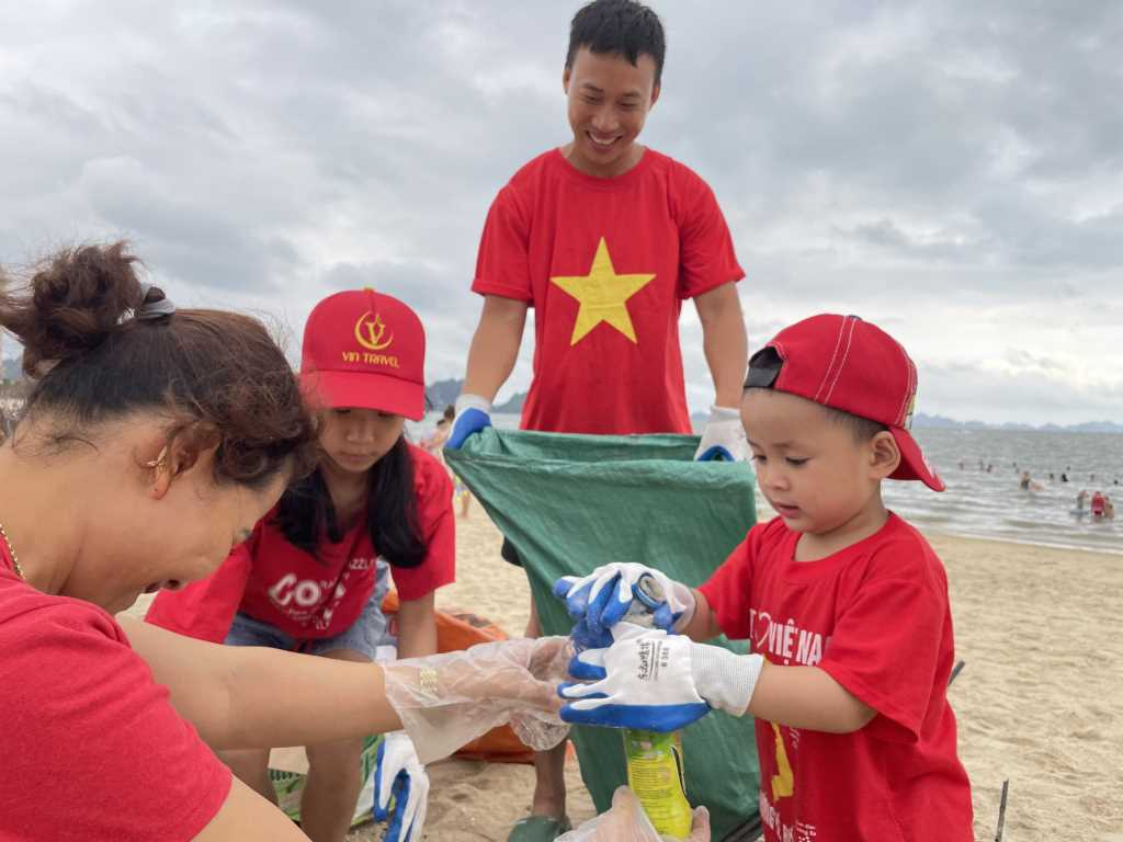 2229978_vi_mot_ha_long_xanh1_14333301.jpg