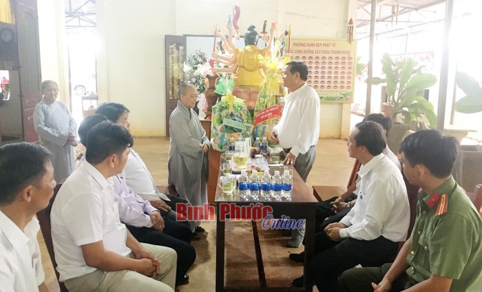 Phú Riềng: Thăm, chúc mừng các chùa nhân lễ Vu lan báo hiếu Phú Riềng: Thăm, chúc mừng các chùa nhân lễ Vu lan báo hiếu