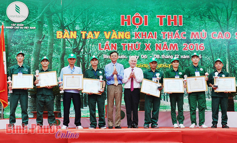 23 công nhân cao su đạt danh hiệu “Bàn tay vàng” năm 2016