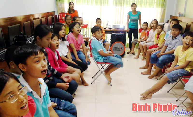 24 học sinh tham gia ngoại khóa tiếng Anh 24 học sinh tham gia ngoại khóa tiếng Anh