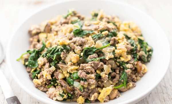 Thịt bò băm xào rau chân vịt và trứng