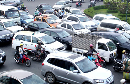 Quản lý và sử dụng phí giao thông đường bộ đối với phí thu từ xe ô tô