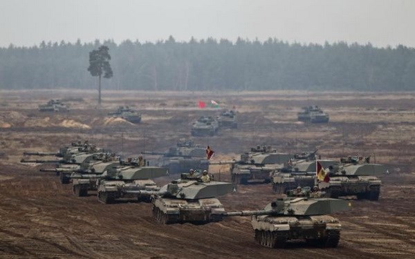 Quân đội Anh điều thêm hàng trăm binh sỹ đến gần biên giới Nga Quân đội Anh điều thêm hàng trăm binh sỹ đến gần biên giới Nga