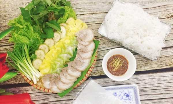Thịt luộc cuốn bánh tráng chấm mắm tép
