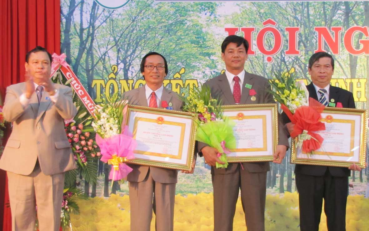 Năm 2013, cao su Phú Riềng nộp ngân sách 221,6 tỷ đồng Năm 2013, cao su Phú Riềng nộp ngân sách 221,6 tỷ đồng