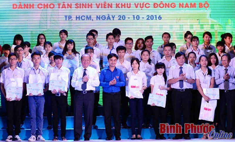 28 sinh viên Bình Phước được tiếp sức đến trường
