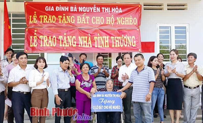 2 hộ nghèo được tặng đất và xây nhà tình thương