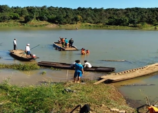 Phó Thủ tướng chỉ đạo điều tra vụ lật thuyền làm 4 người chết Phó Thủ tướng chỉ đạo điều tra vụ lật thuyền làm 4 người chết