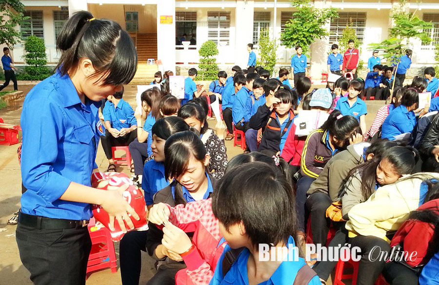 Những việc làm ý nghĩa ở trường THPT Đắk Ơ Những việc làm ý nghĩa ở trường THPT Đắk Ơ